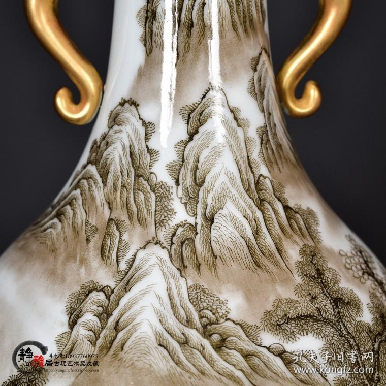 乾隆墨彩描金山水纹双耳瓶