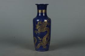 清-霁蓝釉描金龙纹棒槌瓶。