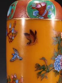 清代 黄琉璃画珐琅凤凰花卉图赏瓶。