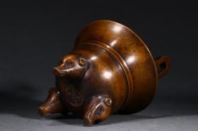 清:象鼻三足铜香炉。