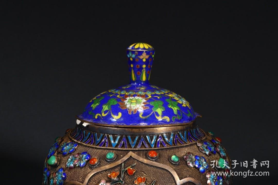 清代，掐丝珐琅银累丝烧蓝盖罐。
