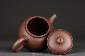 清代：金士恒 诗文巨轮珠紫砂壶。