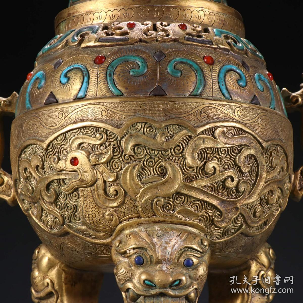 清代 铜鎏金镶宝石龙纹香炉。