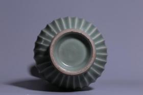 宋代,龙泉瓜棱瓶