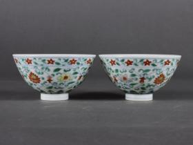 大清雍正年制款 斗彩花卉纹杯。
