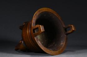 清:象鼻三足铜香炉。