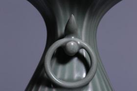 宋代,龙泉瓜棱瓶