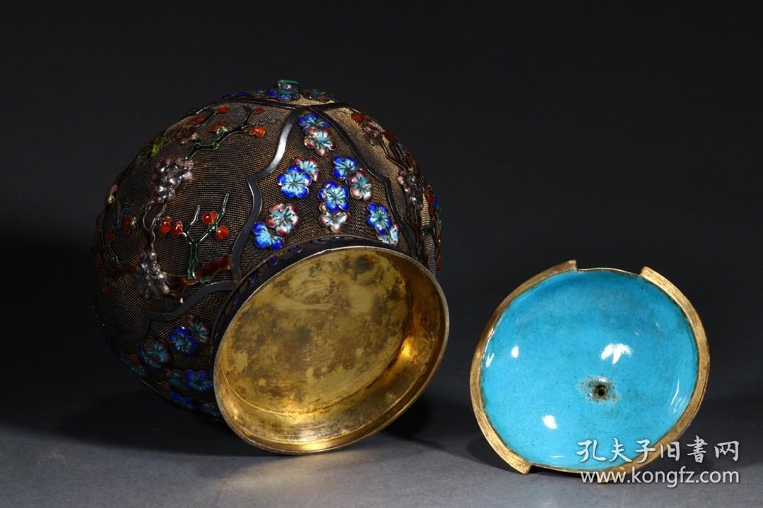 清代，掐丝珐琅银累丝烧蓝盖罐。