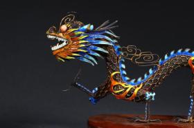 清:银累丝烧蓝龙摆件。