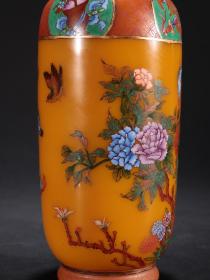 清代 黄琉璃画珐琅凤凰花卉图赏瓶。