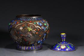 清代,掐丝珐琅银累丝烧蓝盖罐。