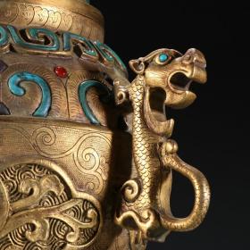 清代 铜鎏金镶宝石龙纹香炉。