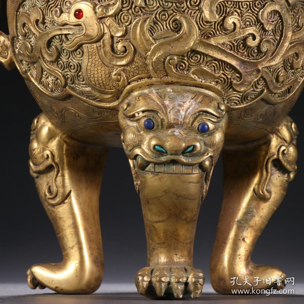 清代 铜鎏金镶宝石龙纹香炉。