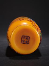 清代 黄琉璃画珐琅凤凰花卉图赏瓶。