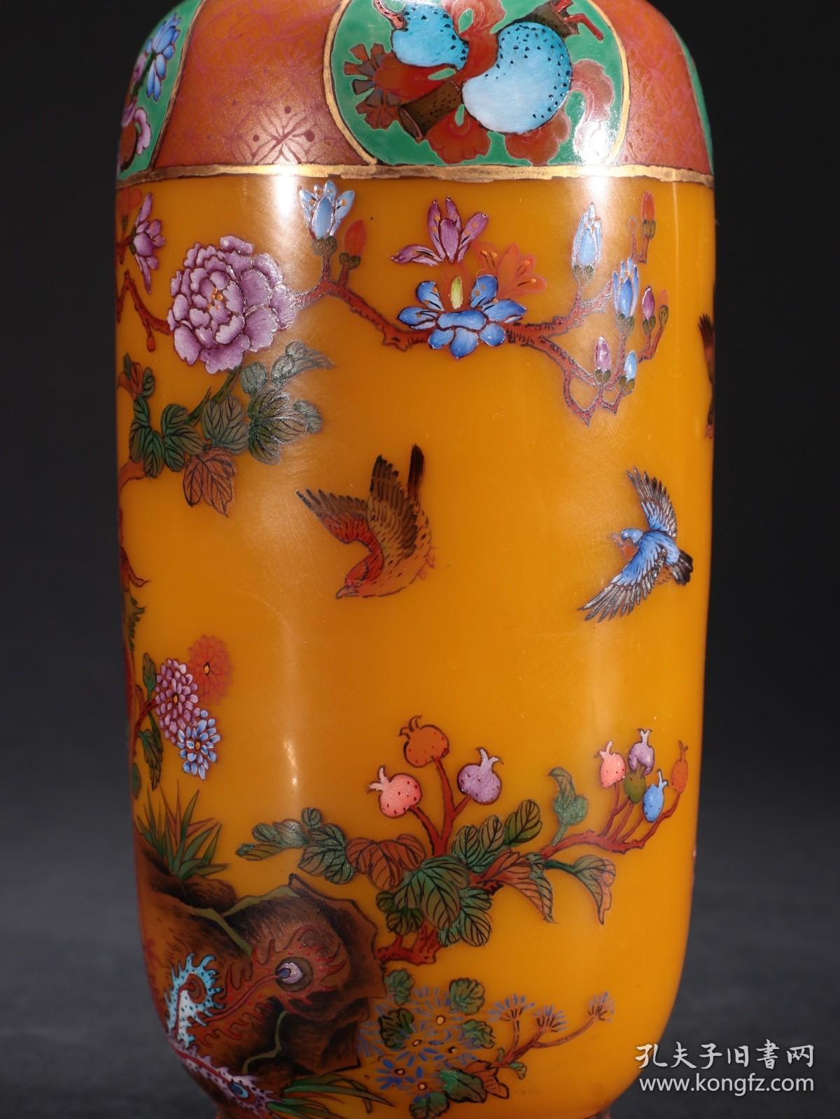 清代 黄琉璃画珐琅凤凰花卉图赏瓶。