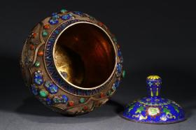 清代,掐丝珐琅银累丝烧蓝盖罐。