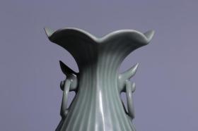 宋代,龙泉瓜棱瓶