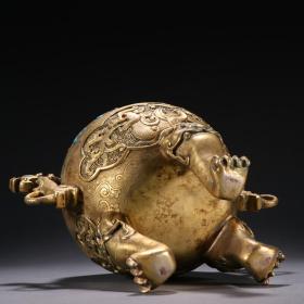 清代 铜鎏金镶宝石龙纹香炉。