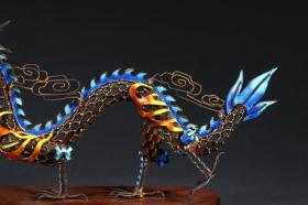 清:银累丝烧蓝龙摆件。