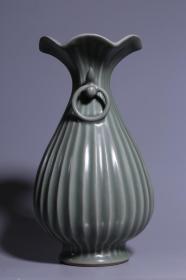 宋代,龙泉瓜棱瓶