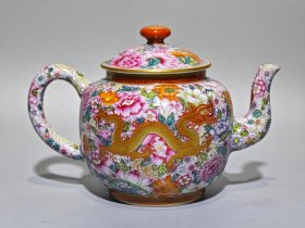 大清乾隆年制,珐琅彩龙穿万花描金壶,