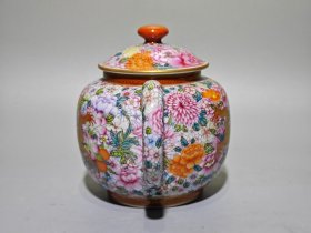 大清乾隆年制,珐琅彩龙穿万花描金壶,