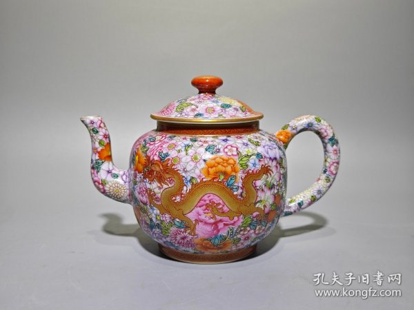 大清乾隆年制，珐琅彩龙穿万花描金壶，