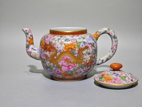 大清乾隆年制,珐琅彩龙穿万花描金壶,