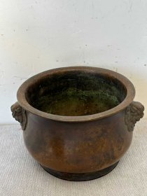 18_大明宣德年制款，圆足兽头耳铜香炉一只。