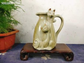 556_创汇时期五六十年代瓷的小猫咖啡壶。十分精致漂亮。手工胎。十分精美的小咖啡壶。实用漂亮！