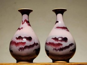 555_旧藏:窑变釉瓷花插一对，器型精美，釉水肥厚。

尺寸：高15.5厘米。