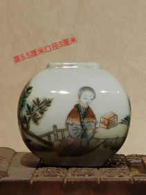 176_偶的文房精品手绘粉彩人物水盂，器型饱满，釉彩一流，文房收藏使用精品。