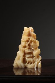 清 和田白玉糖料雕松枝纹山子摆件