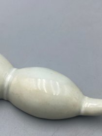 宋 湖田窑莲藕摆件。尺寸:长16cm，高5cm。