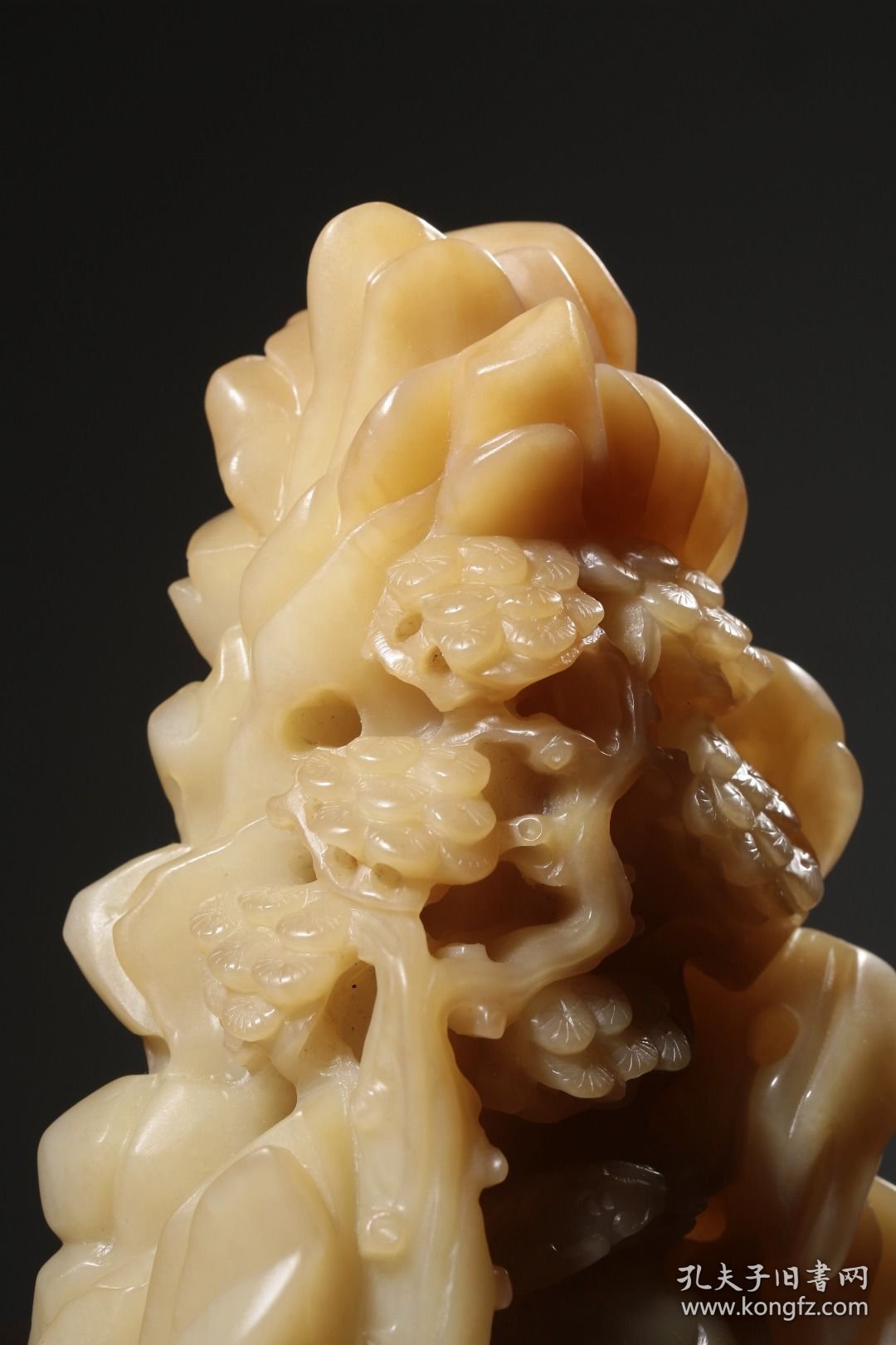 清 和田白玉糖料雕松枝纹山子摆件