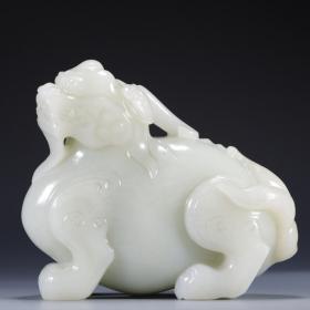 和田玉瑞兽摆件