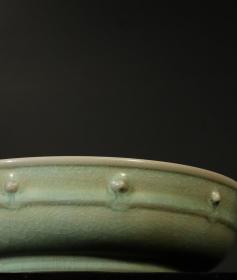 回流：汝窑鼓钉纹文房笔洗。 尺寸：直径19.8厘米、高5.2厘米。