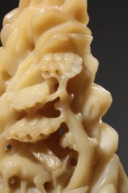 清 和田白玉糖料雕松枝纹山子摆件