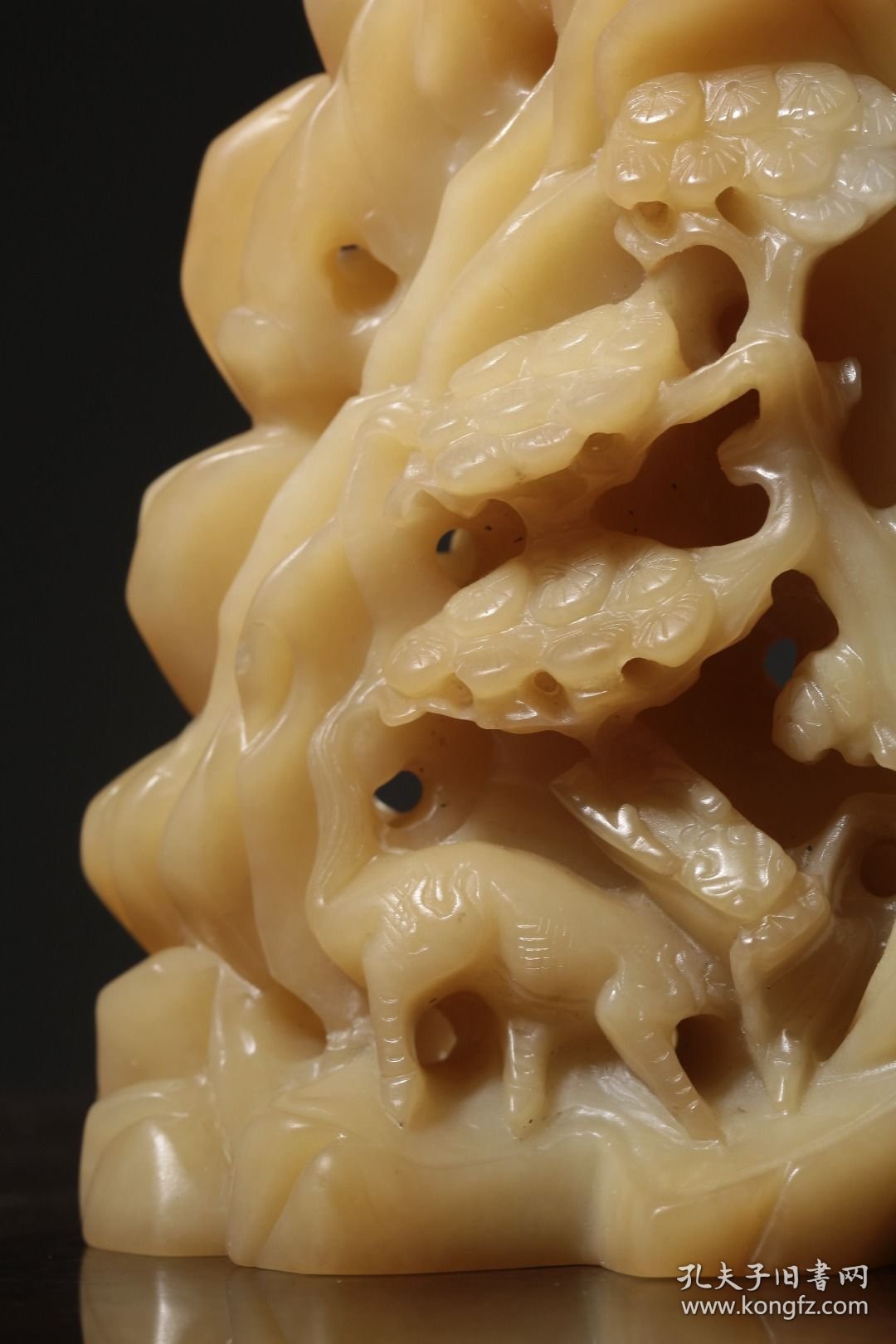 清 和田白玉糖料雕松枝纹山子摆件