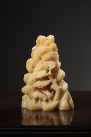 清 和田白玉糖料雕松枝纹山子摆件