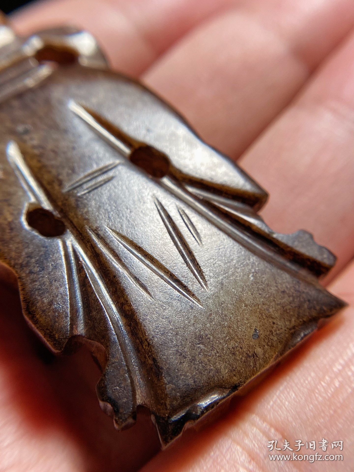 宋元 和田玉籽料 白玉受沁 胡人立像 把件 摆件