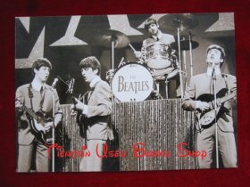 《The Beatles（披头士甲壳虫乐队）》明信片【英国赫特福德郡（Hertfordshire）波特斯巴市（Potters Bar）卡多拉玛（kardorama）公司出版】