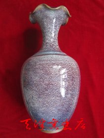 煤烧手拉坯钧瓷雪花釉钧花釉窑变荷口瓶【尺寸：瓶腹直径18cm，瓶颈直径4.8cm，瓶口直径13cm，底足直径8cm，全高35.5cm，底款“河南景田”。】（货号TJ）