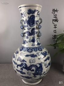 旧藏：青花盘龙寿桃大瓶
规格：高59宽34口经17cm
简介：青花盘龙大瓶，纯手工制作，制作精细，包浆厚重，器型独特，画工精美，品相完整。