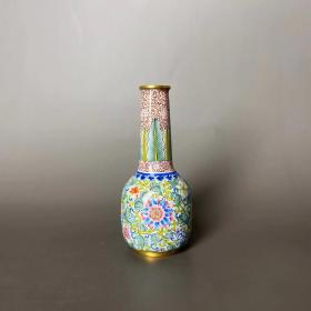 清乾隆 铜鎏金画珐琅绿地缠枝花卉纹瓶