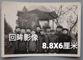 寿林4,1954年江西南昌公园亭子前留影老照片