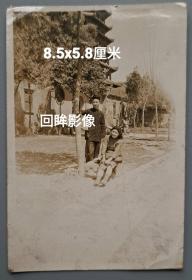 1947年文化男女杭州六和塔下合影