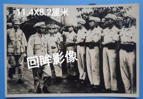 国军12,1949年2月国军军官检阅士兵2张合售，背景不详
