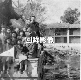 文亚：1948年上海沪江大学商学院学生旅游青浦中山公园（曲水园）11枚合售