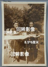 民国杭州革命烈士于再同志胞妹，镇华出版社创办人于庾梅、顾家干以及陈学文等人老照片一组4枚合售